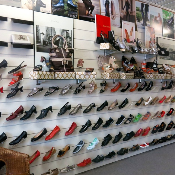 Nick's 💕 boutique💕shoes💕 - Picture 1 of 2